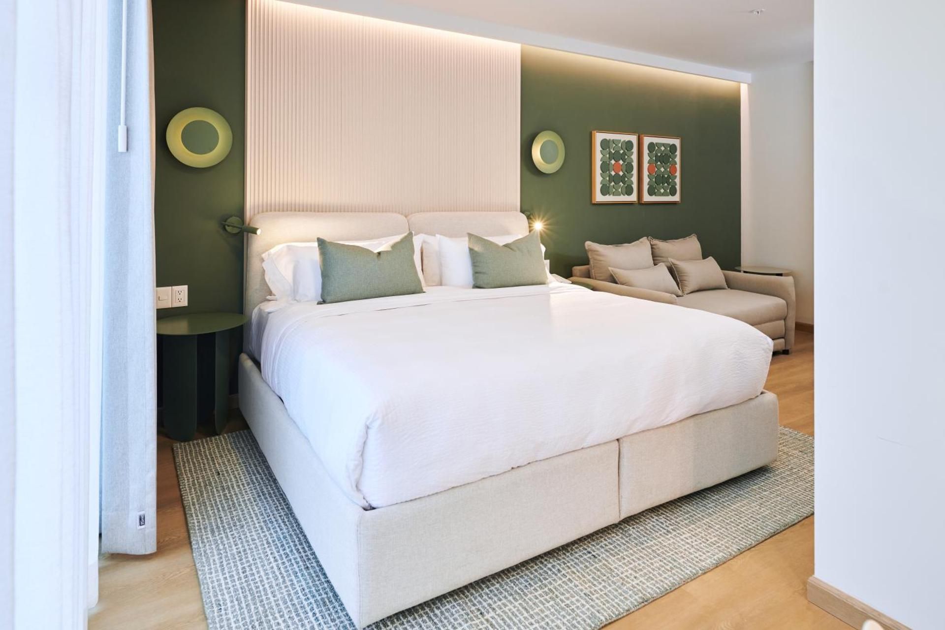 WorldHotels Acueducto Guadalajara Junior King Suite with Sofa Bed - Non-Smoking 2