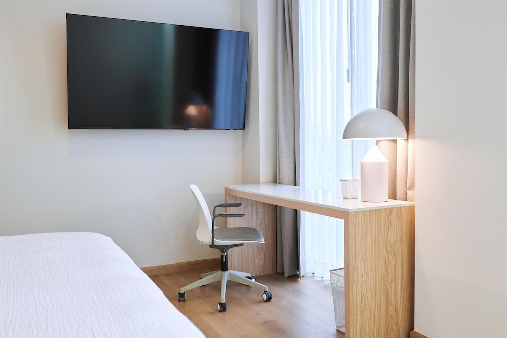 WorldHotels Acueducto Guadalajara Executive Room, 1 King Bed, Non Smoking (with Sofabed) 6