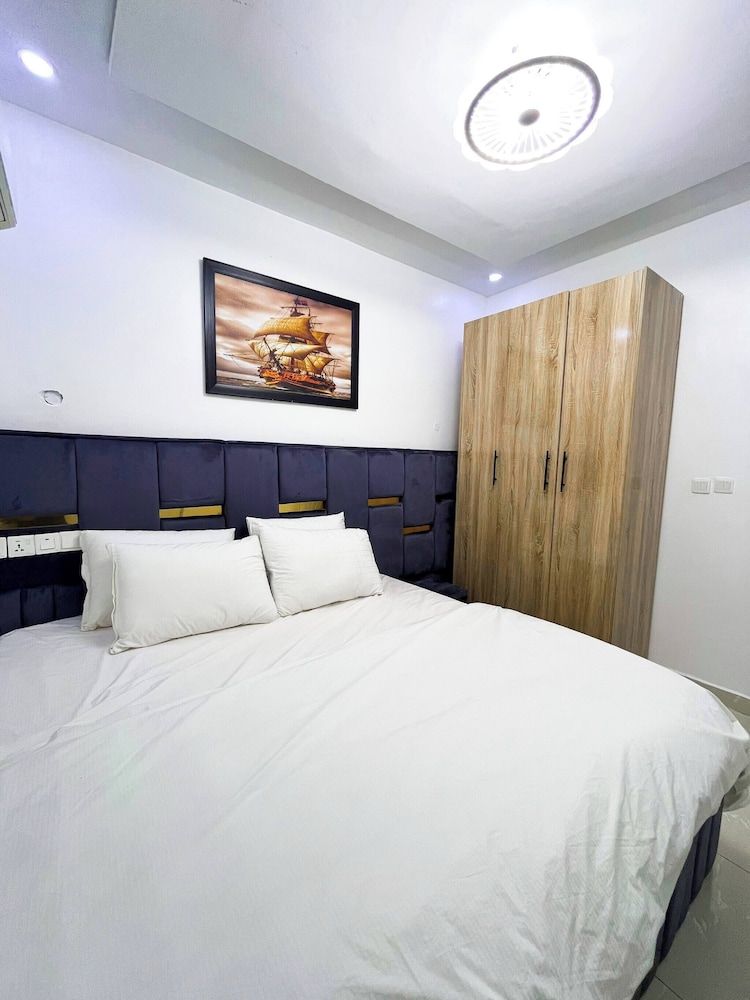 Luxurious 3BR Apartment 247 Power City Views Apartment, 3 Bedrooms, Accessible, Smoking 5