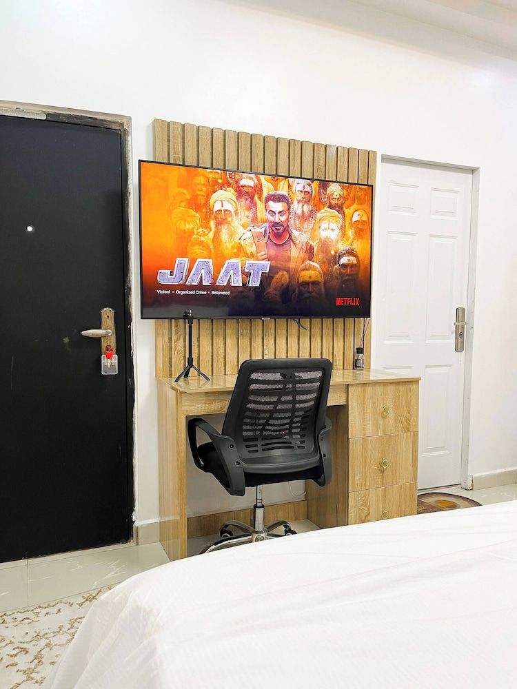 Luxurious 3BR Apartment 247 Power City Views Apartment, 3 Bedrooms, Accessible, Smoking 15