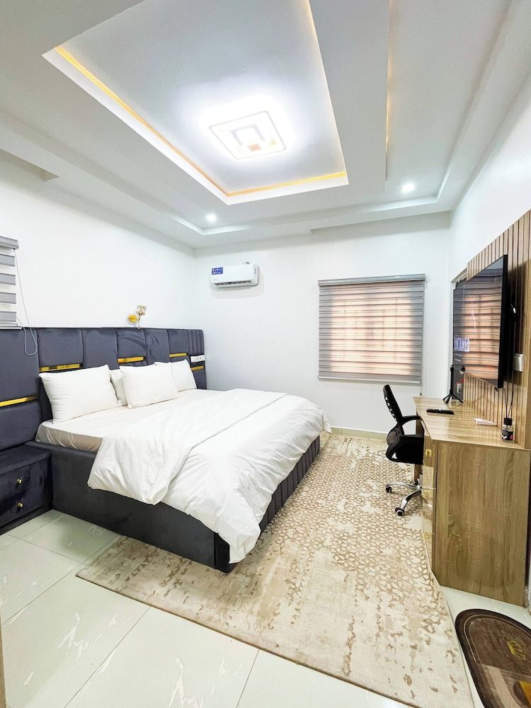 Luxurious 3BR Apartment 247 Power City Views Apartment, 3 Bedrooms, Accessible, Smoking 3