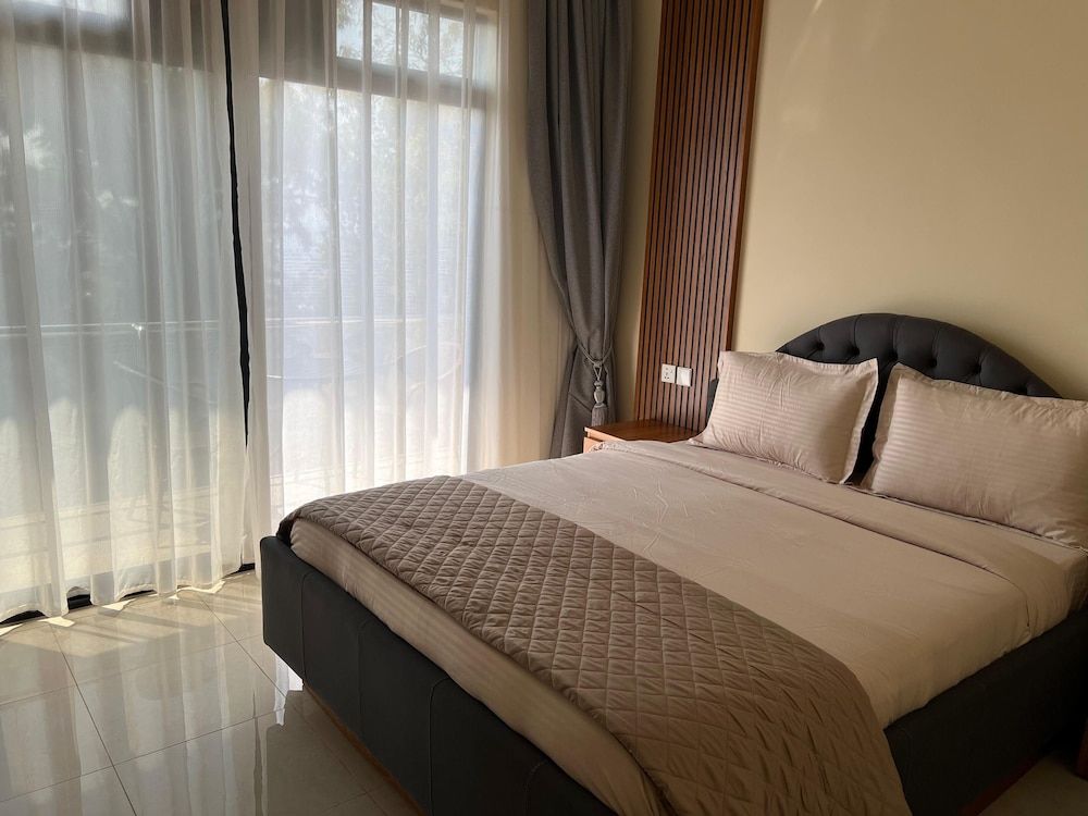 Q-Plus Apartments Comfort Single Room, Hill View 3