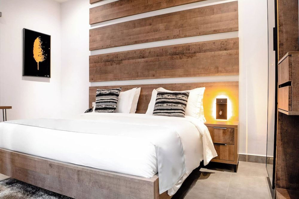 The Cove Apartments Luxury Penthouse, City View