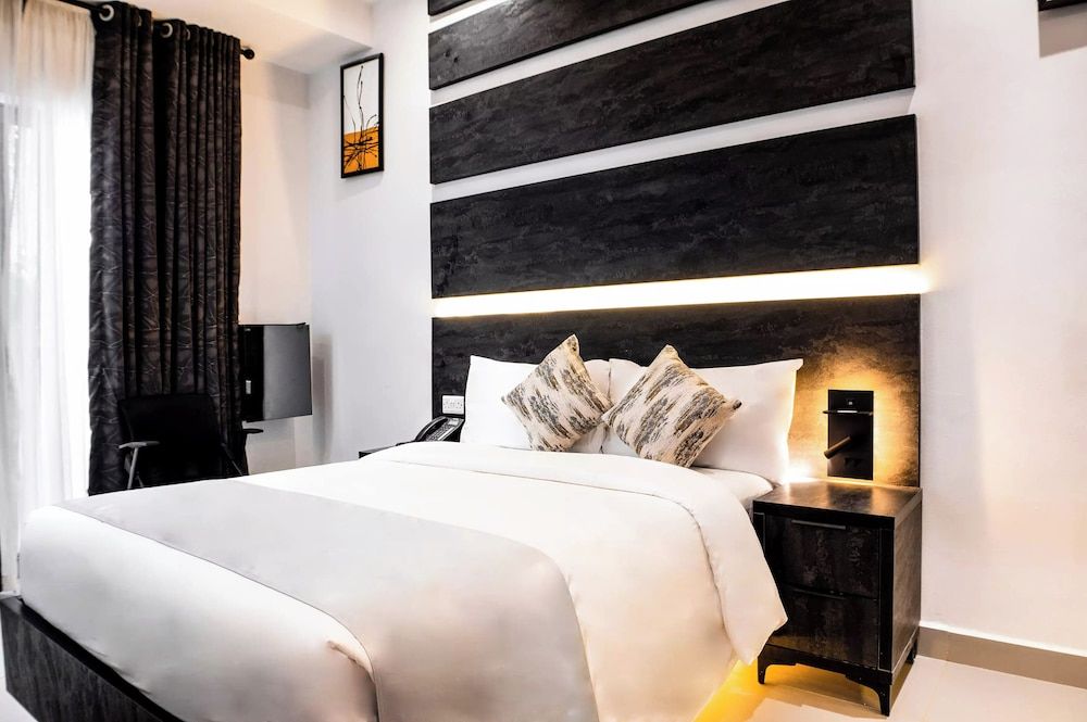 The Cove Apartments Deluxe Room 2