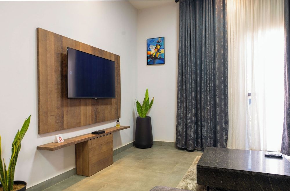 The Cove Apartments Luxury Penthouse, City View 9