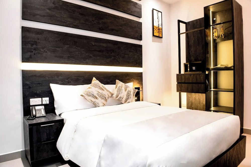 The Cove Apartments Deluxe Room