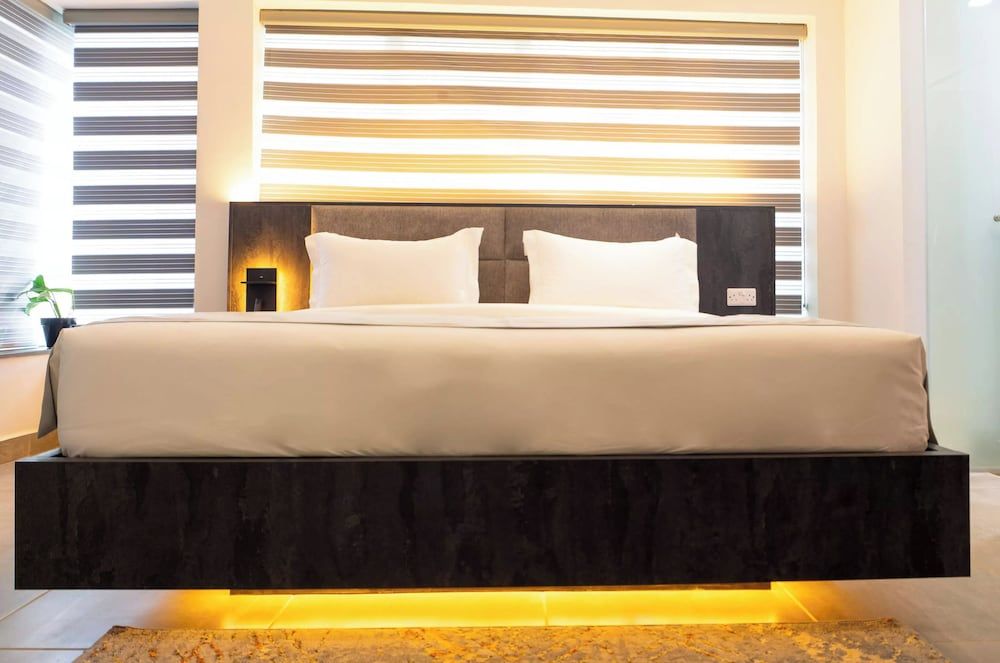 The Cove Apartments Luxury Apartment, City View 3