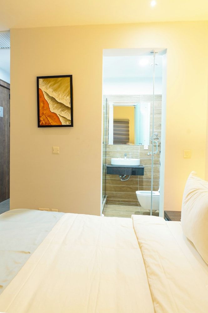 The Cove Apartments Luxury Apartment, City View 4