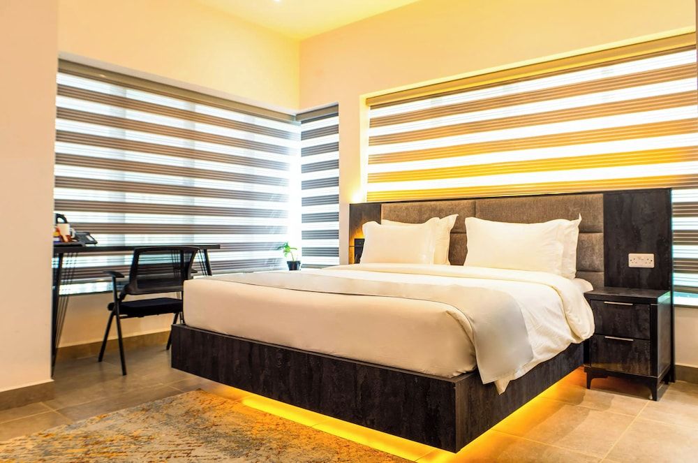 The Cove Apartments Luxury Apartment, City View 2