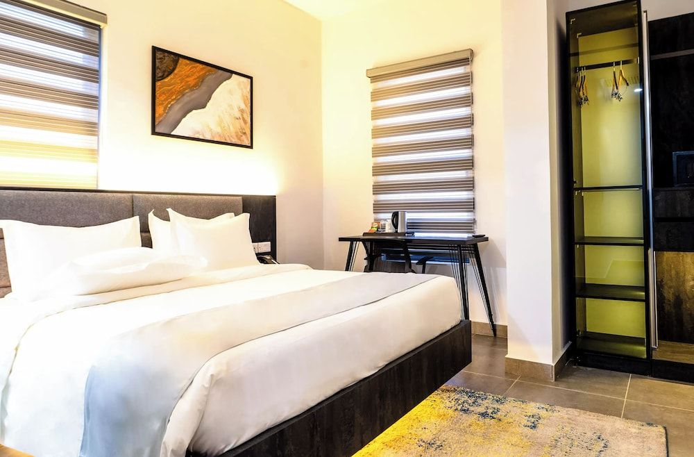 The Cove Apartments Luxury Apartment, City View