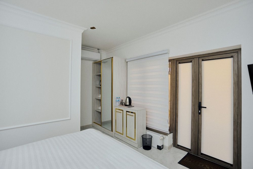 REGISTON GOLD Classic Double Room, Courtyard View 6