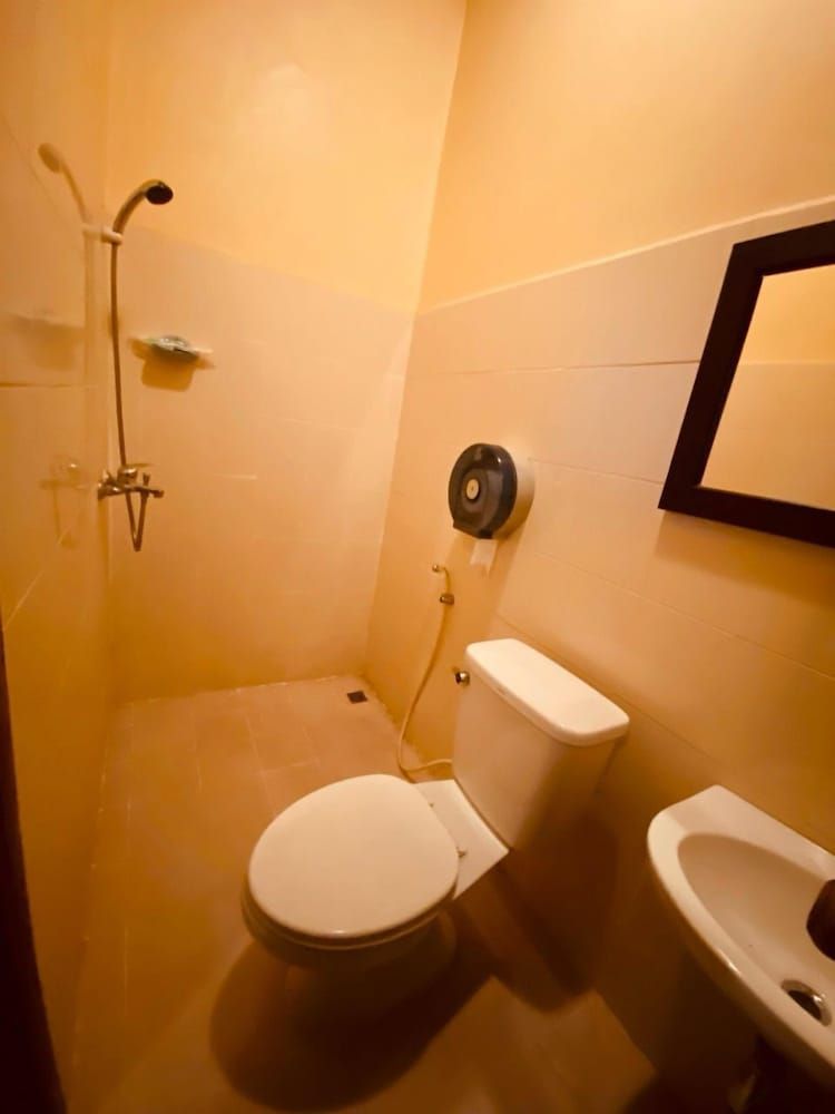 Tingkham Guesthouse Deluxe Double Room 13