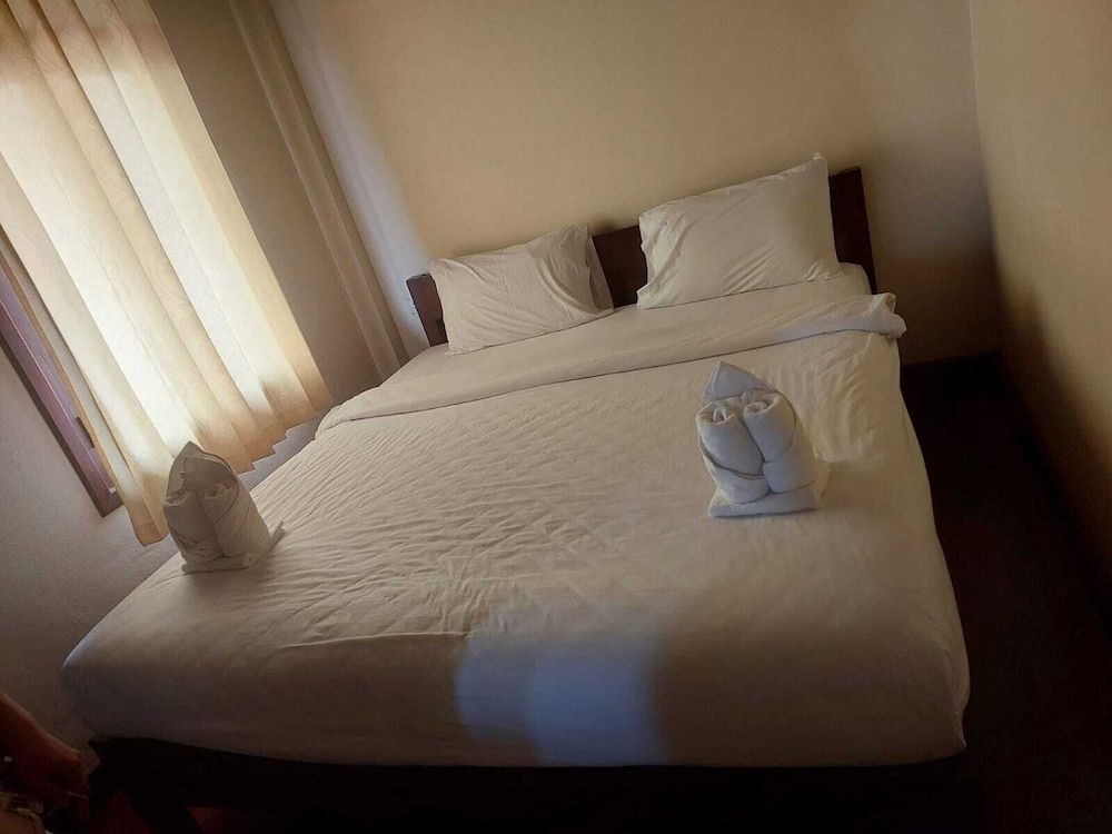 Tingkham Guesthouse Deluxe Double Room 3