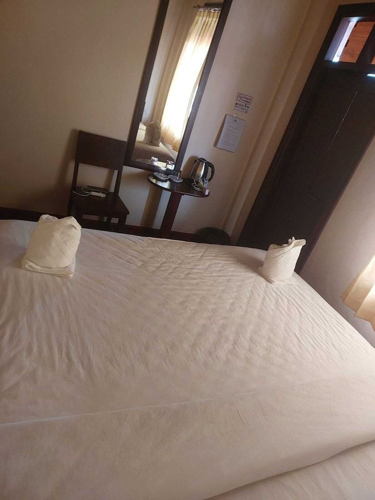 Tingkham Guesthouse Deluxe Double Room 2