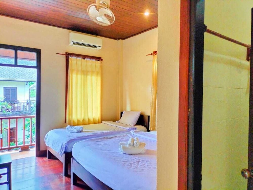 Tingkham Guesthouse Deluxe Triple Room, 2 Bedrooms 4