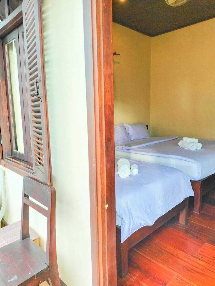 Tingkham Guesthouse Deluxe Triple Room, 2 Bedrooms 16