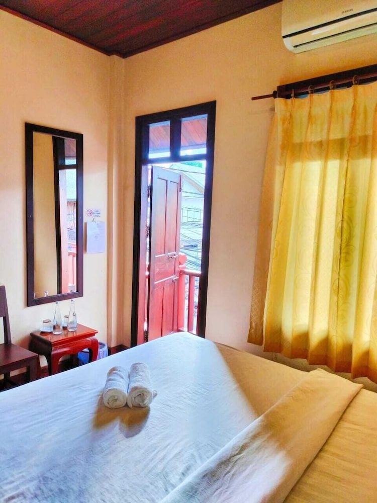 Tingkham Guesthouse Deluxe Double Room 16