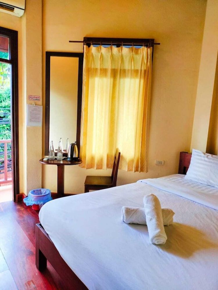 Tingkham Guesthouse Deluxe Room 2