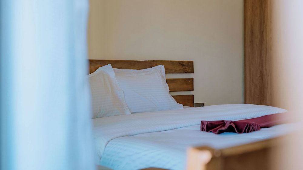 ROYAL CROWN HOTEL Family Double Room, Balcony, City View 4