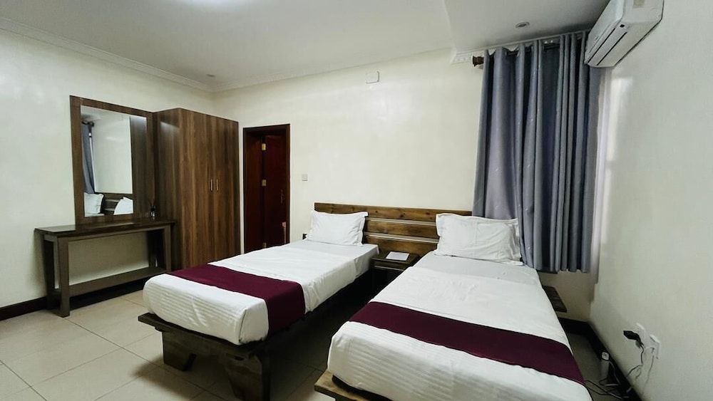 ROYAL CROWN HOTEL Deluxe Twin Room, Balcony, City View 3