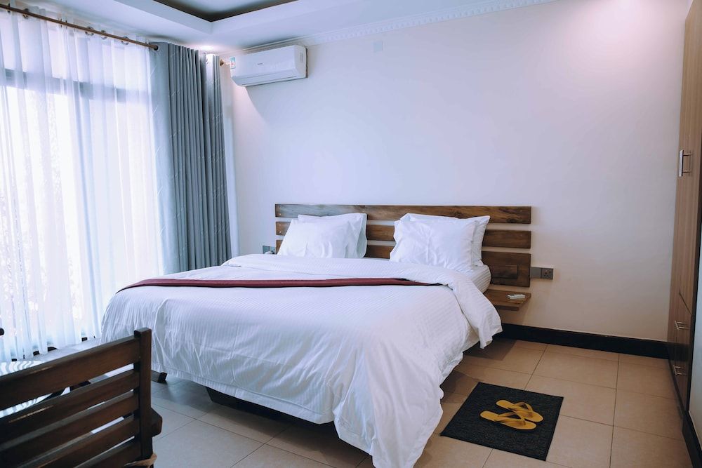 ROYAL CROWN HOTEL Executive Double Room, Balcony, City View 2