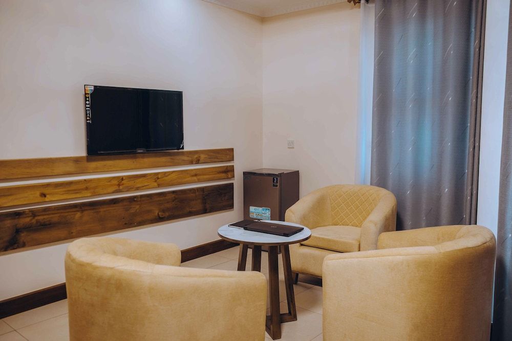 ROYAL CROWN HOTEL Executive Double Room, Balcony, City View 12