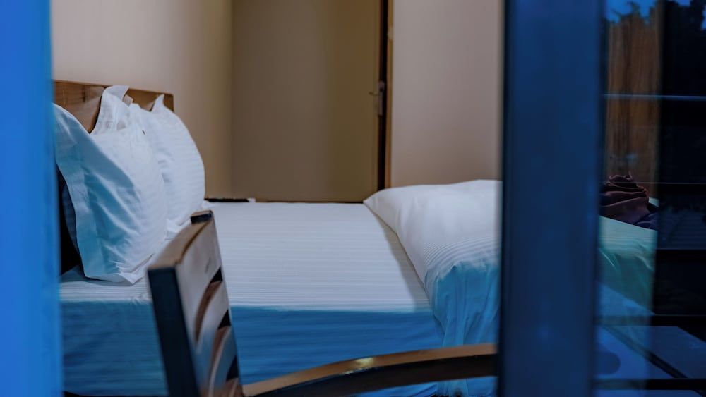 ROYAL CROWN HOTEL Family Double Room, Balcony, City View 5