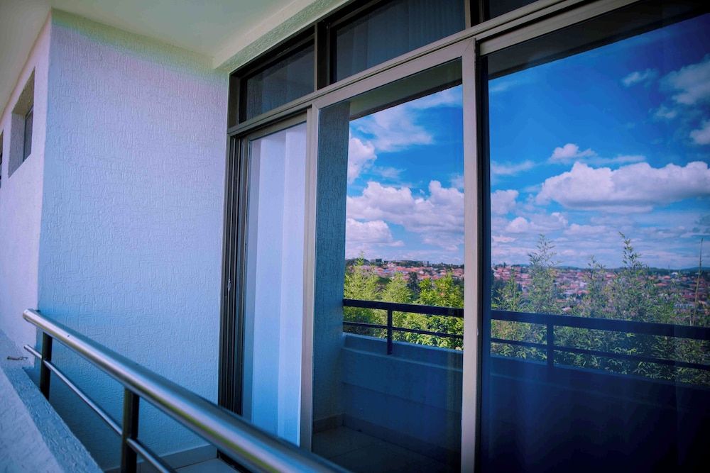 ROYAL CROWN HOTEL Executive Double Room, Balcony, City View 9