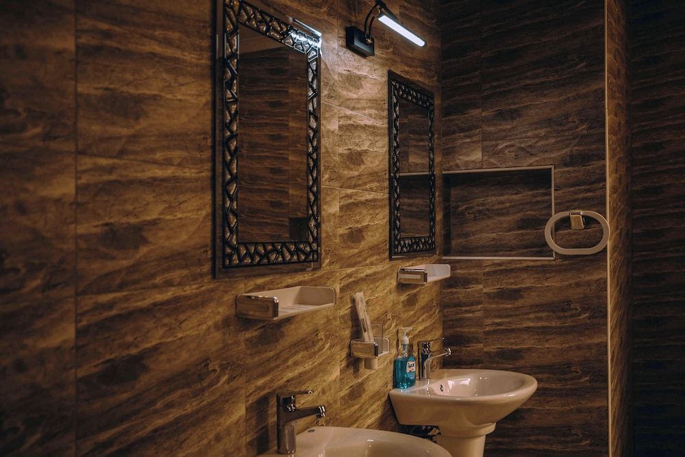 ROYAL CROWN HOTEL Executive Double Room, Balcony, City View 11