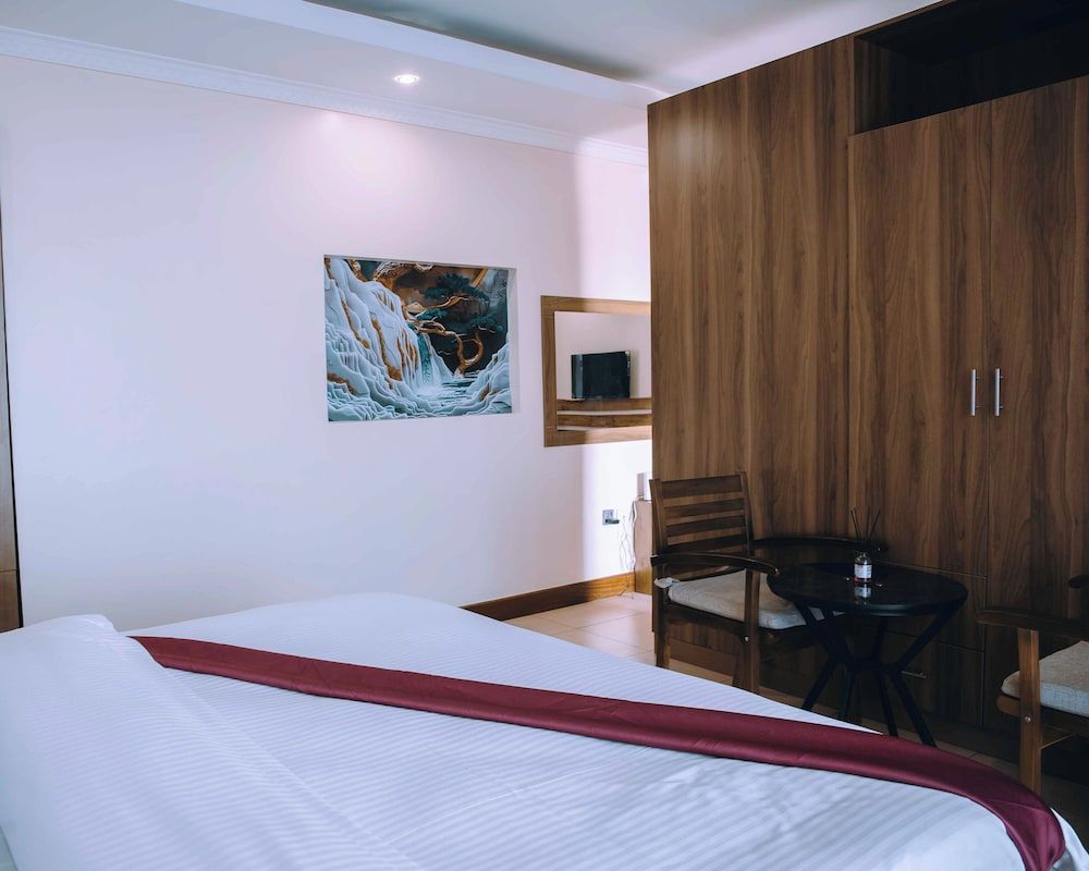 ROYAL CROWN HOTEL Executive Double Room, Balcony, City View