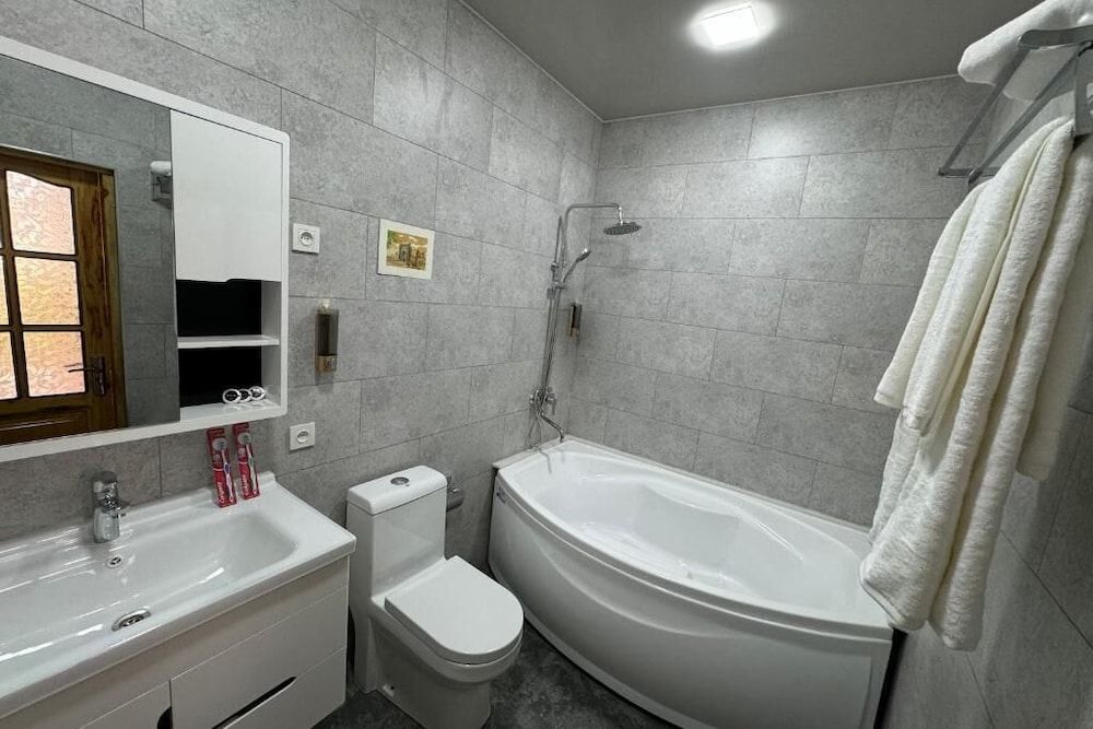 Shakuri guest house Comfort Double Room, Balcony, Courtyard View 3