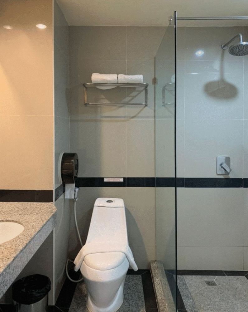 Palette Walking Street Pattaya Deluxe Double Room 3