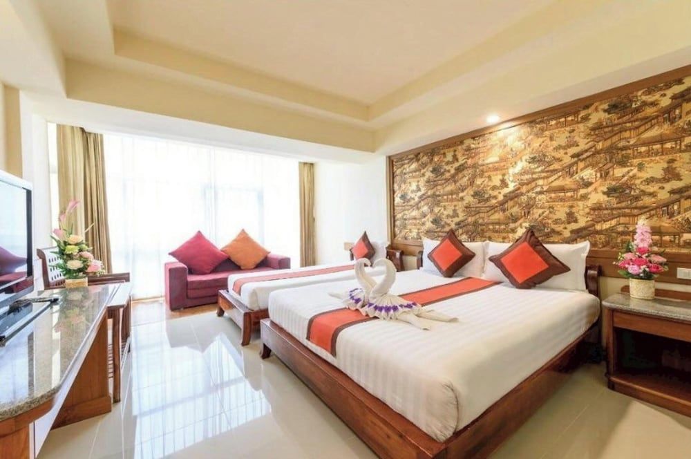 Palette Walking Street Pattaya Deluxe Triple Room 3
