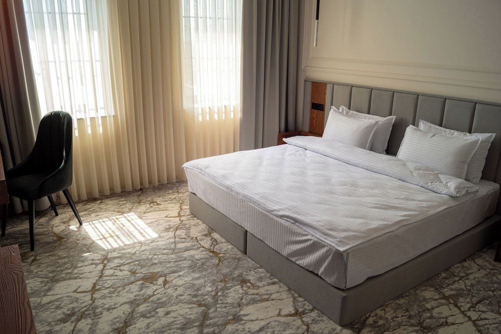 Meridian Plaza by Reikartz Standard Double Room 3