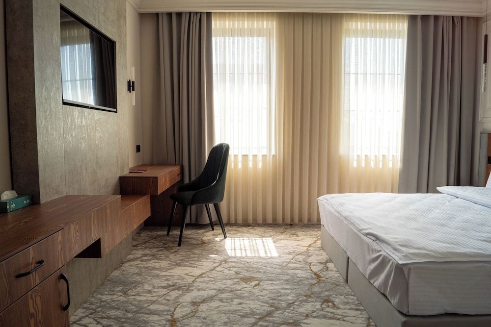 Meridian Plaza by Reikartz Standard Double Room 2