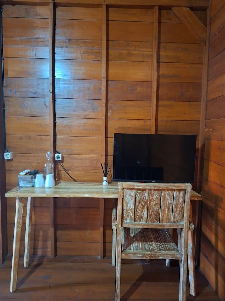 Westwood Bungalow Deluxe Twin Room, Garden View 18