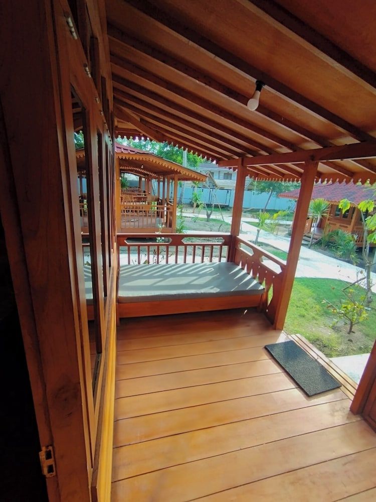 Westwood Bungalow Deluxe Twin Room, Garden View 8