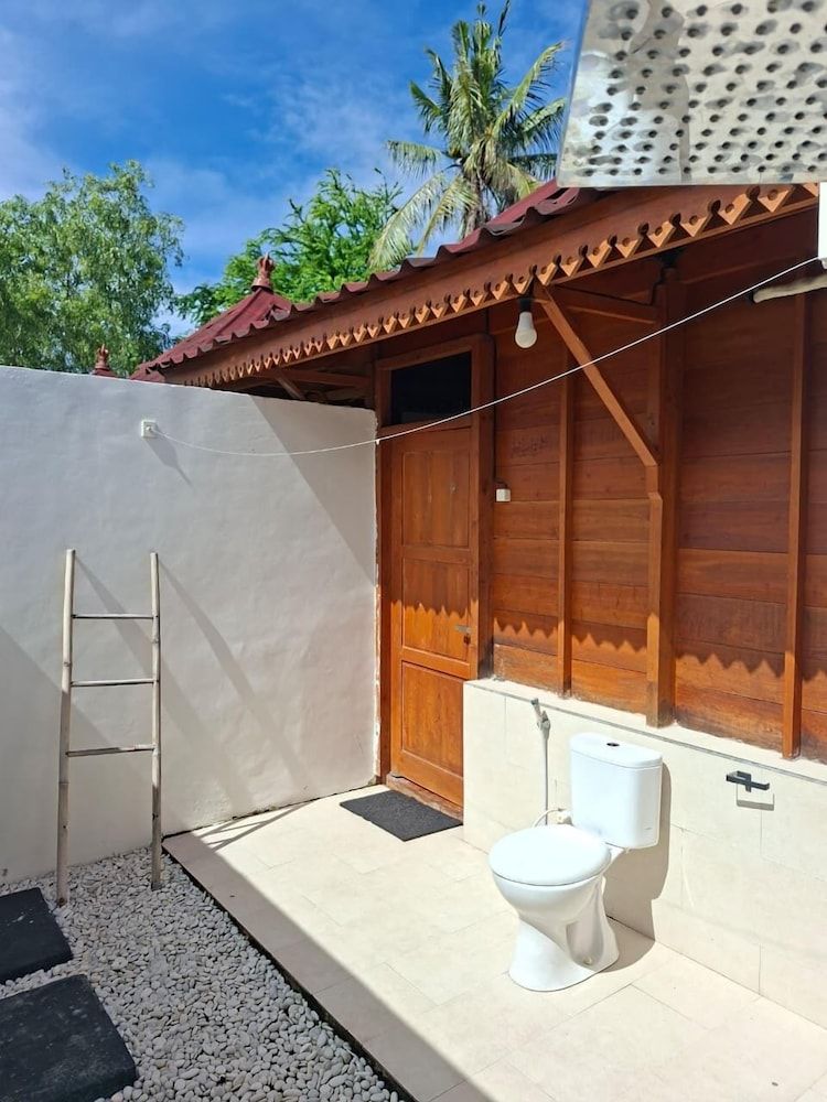 Westwood Bungalow Deluxe Twin Room, Garden View 11