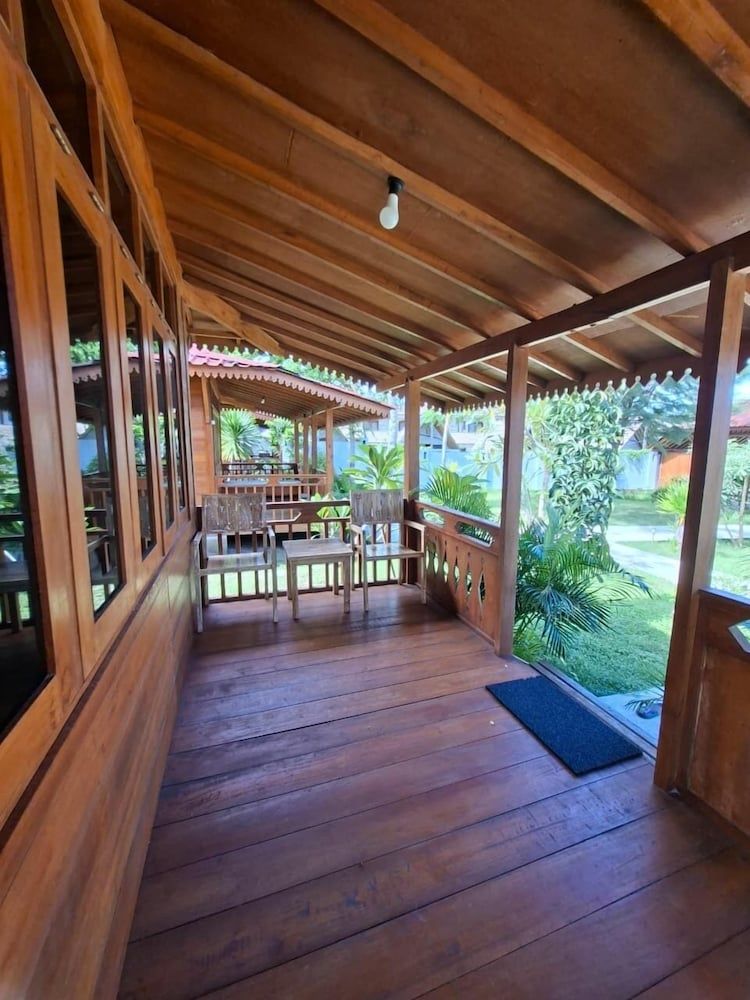 Westwood Bungalow Deluxe Twin Room, Garden View 9