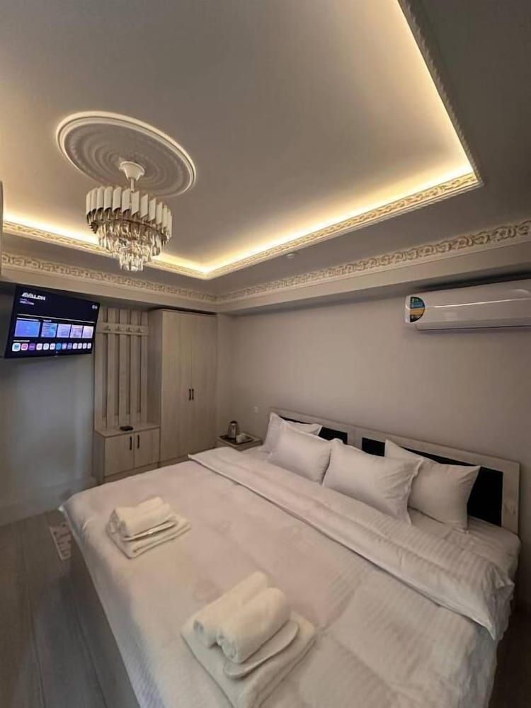 Daniyar Guest House Standard Twin Room, City View 2