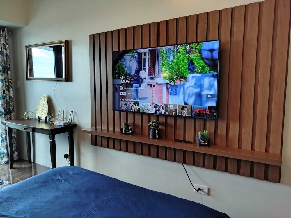 Air Residences-Modern studio w/ City skyline view Panoramic Condo, 1 Queen Bed, Balcony, Partial Sea View 15