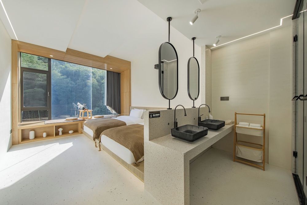 Qingcen Manor Elite Twin Room, Patio, Hill View 5