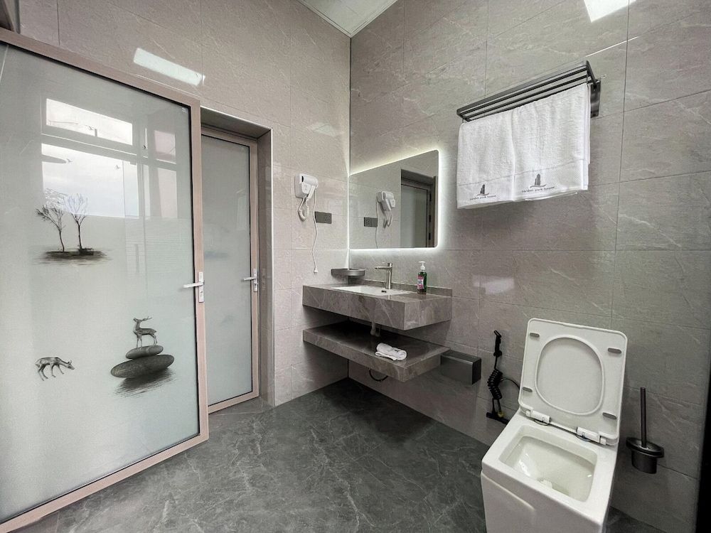 Garden Park House Classic Apartment, 2 Bedrooms, Balcony, Hill View 2