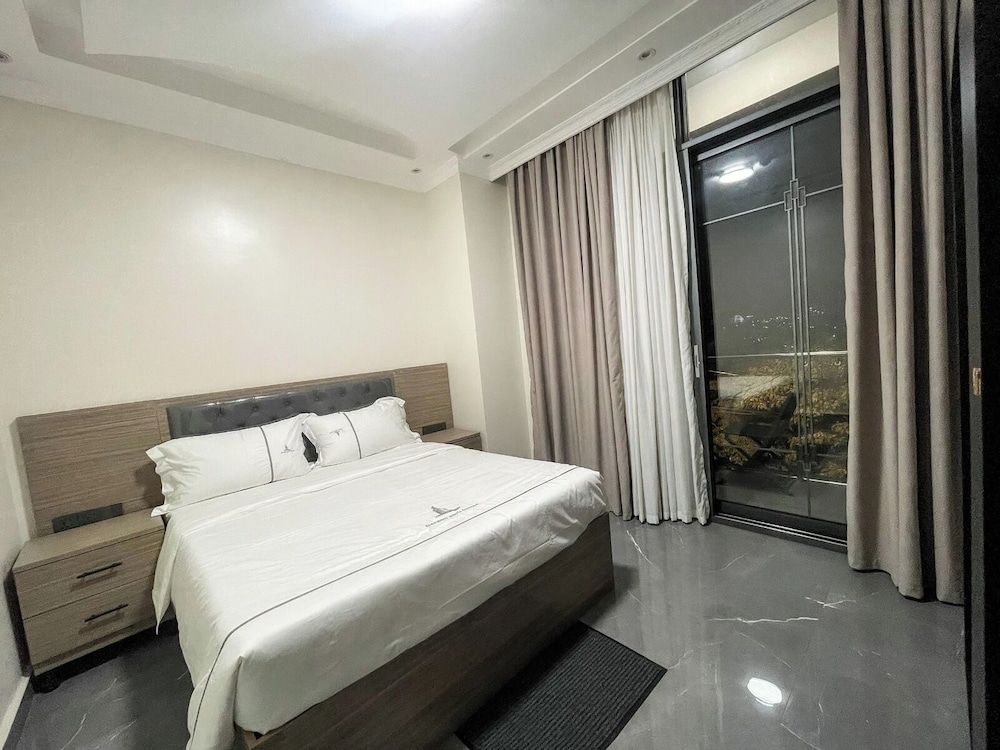 Garden Park House Classic Apartment, 2 Bedrooms, Balcony, Hill View