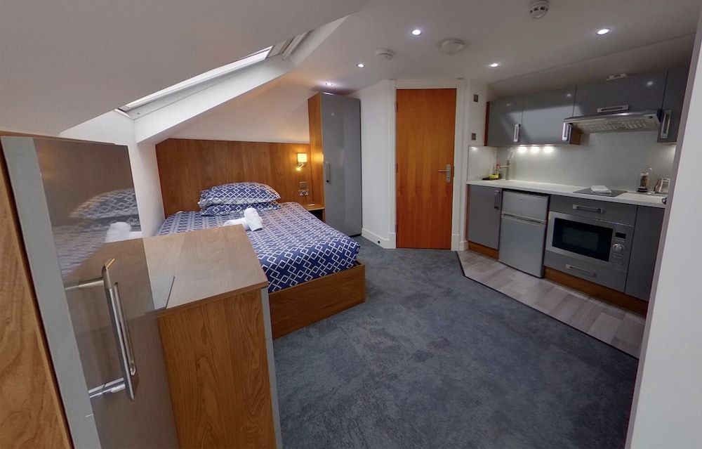 Victoria House by CovStays Standard Studio 43