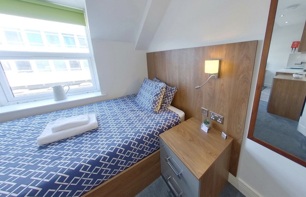 Victoria House by CovStays Standard Studio 15