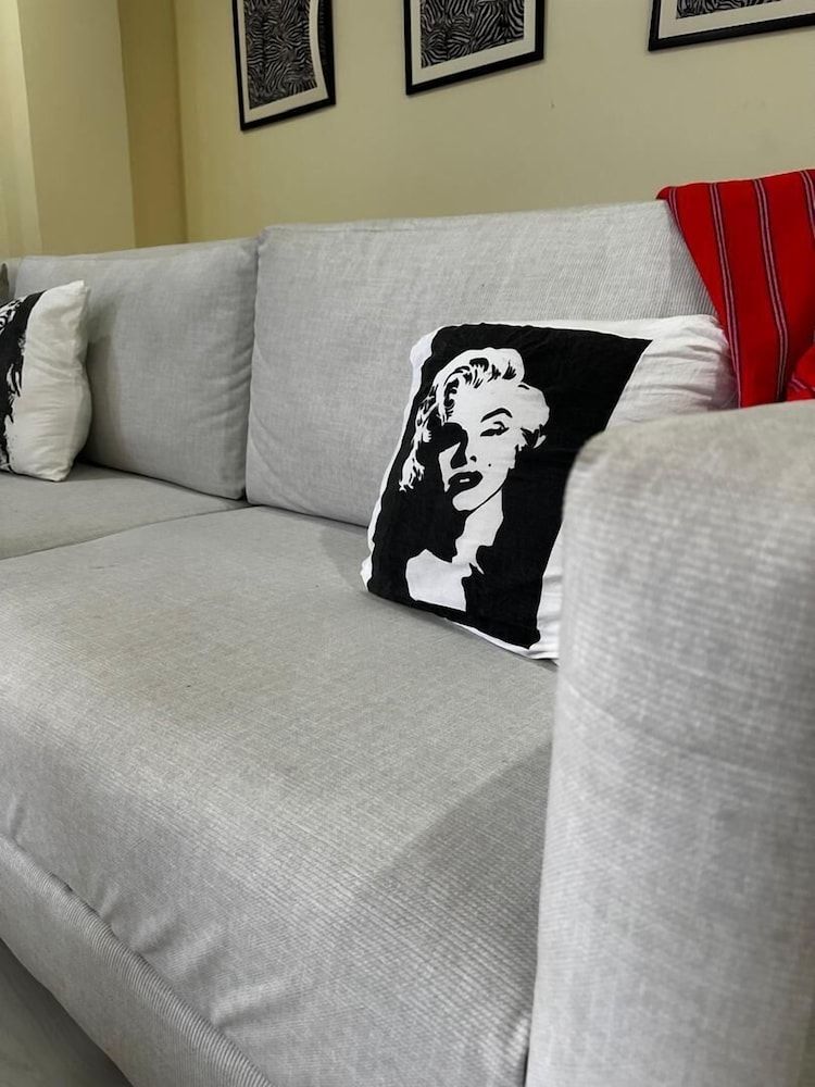 Girrafe Apartments Luxury Apartment, 3 Bedrooms, Balcony, City View 8