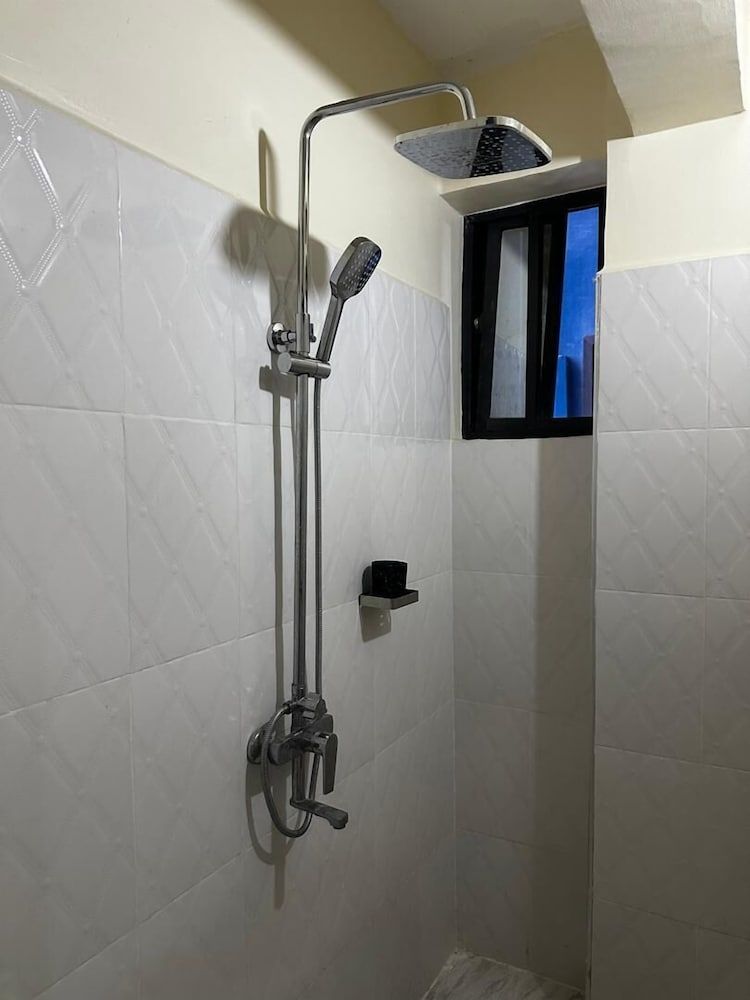 Girrafe Apartments Luxury Apartment, 3 Bedrooms, Balcony, City View 4