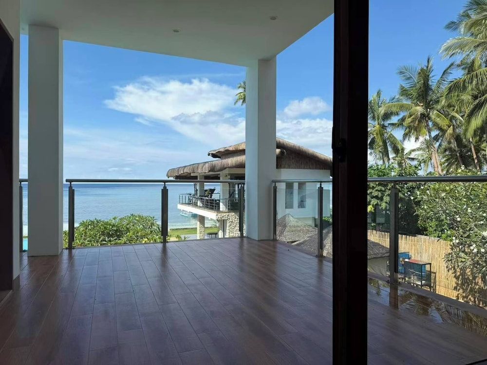 Resort Deja Vu Luxury Suite, 2 Bedrooms, Beach View 4