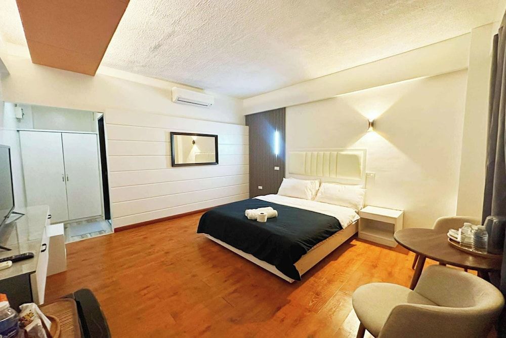 At The Pad Hotel And Resort Deluxe Double Room 3